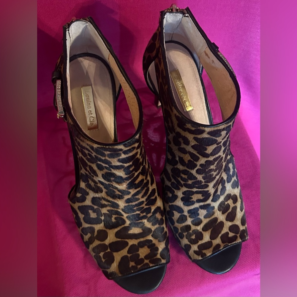 Louise et Cie Olivia Leopard Cut-Out Pumps Booties - Picture 4 of 5